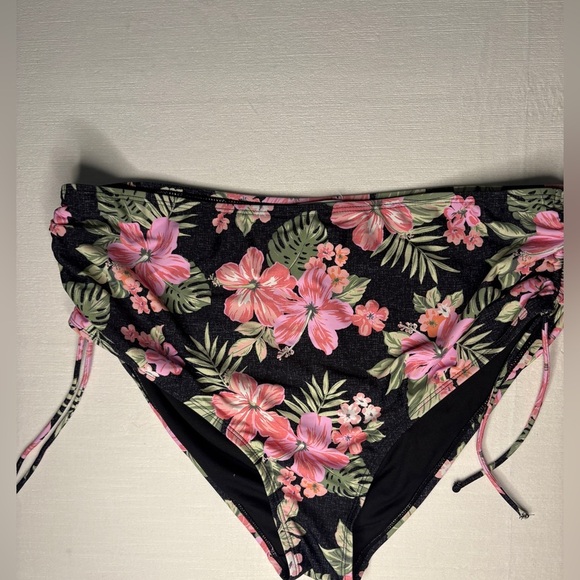 True Craft Black Bikini Bottom with Pink Floral Accents 2X - Picture 1 of 3